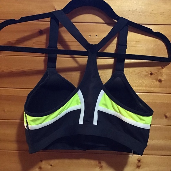 VICTORIAS SECRET VSX WIRELESS KNOCKOUT SPORTS BRA NWOT - Picture 3 of 4